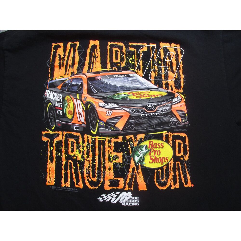 Graphic T Shirt XXL NASCAR Martin Truex Jr 19 Toyota Camry Joe Gibbs Racing.